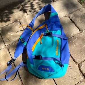Patagonia Atom 8L cross body bag